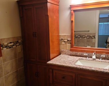 2977 Nw Riverside Drive - Photo Thumbnail 4
