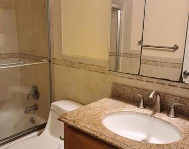 2977 Nw Riverside Drive - Photo Thumbnail 9