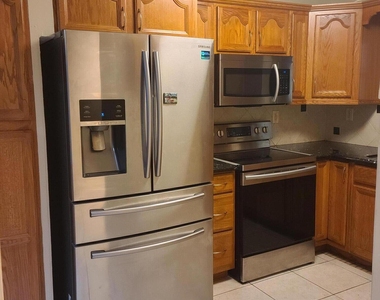 2977 Nw Riverside Drive - Photo Thumbnail 1