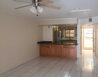 2977 Nw Riverside Drive - Photo Thumbnail 3