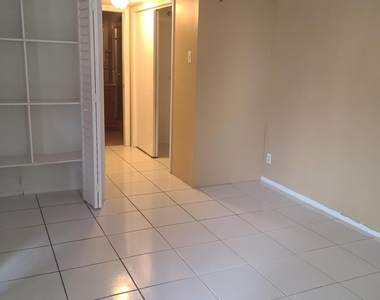 2977 Nw Riverside Drive - Photo Thumbnail 6