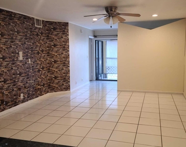 2977 Nw Riverside Drive - Photo Thumbnail 2