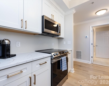300 W 5th Street - Photo Thumbnail 9