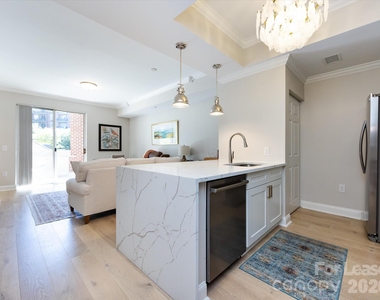 300 W 5th Street - Photo Thumbnail 5