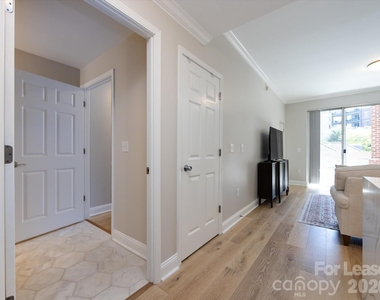 300 W 5th Street - Photo Thumbnail 4
