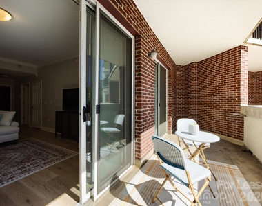 300 W 5th Street - Photo Thumbnail 17