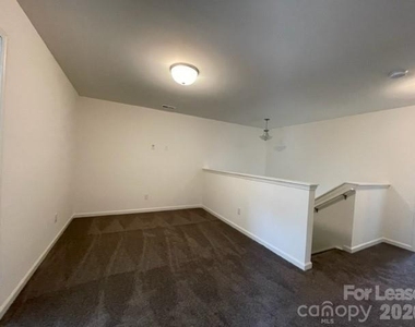 809 Alexander Commons Drive - Photo Thumbnail 19