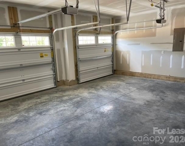 809 Alexander Commons Drive - Photo Thumbnail 27