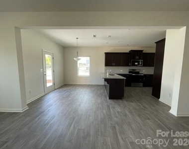 809 Alexander Commons Drive - Photo Thumbnail 6