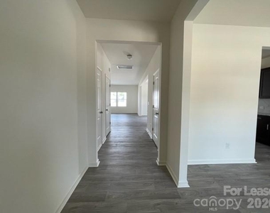 809 Alexander Commons Drive - Photo Thumbnail 2
