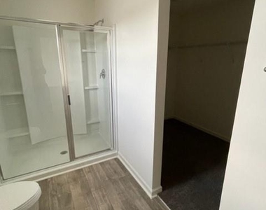 809 Alexander Commons Drive - Photo Thumbnail 17