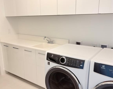 151 N Seabreeze Boulevard - Photo Thumbnail 9