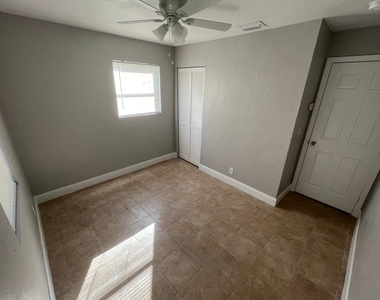 3265 E Palm Drive - Photo Thumbnail 7