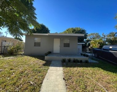 3265 E Palm Drive - Photo Thumbnail 4