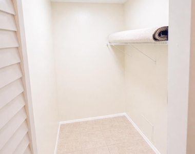 2740 Sw 22nd Avenue - Photo Thumbnail 4