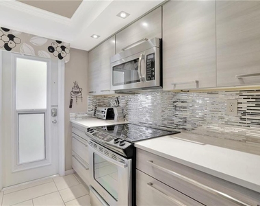 505 N Riverside Drive - Photo Thumbnail 3