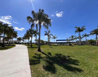 5663 Saint Armands Way - Photo Thumbnail 10