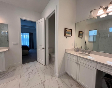 5663 Saint Armands Way - Photo Thumbnail 2