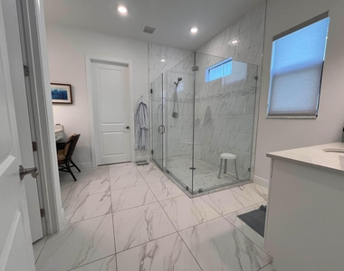 5663 Saint Armands Way - Photo Thumbnail 1