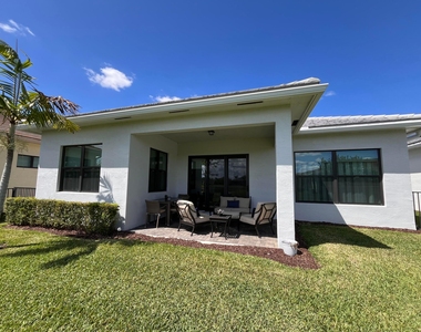 5663 Saint Armands Way - Photo Thumbnail 7