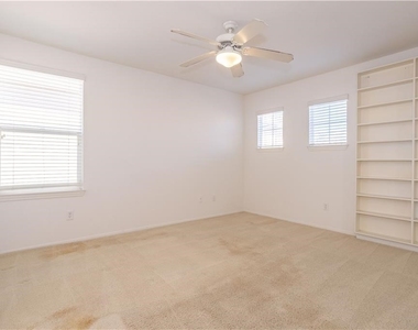 19932 Oakville Court - Photo Thumbnail 15
