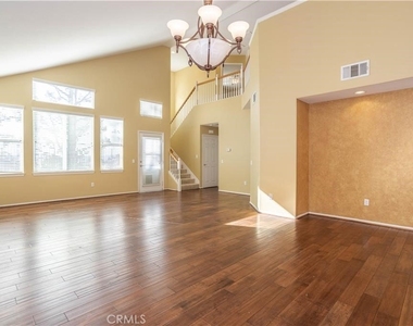 19932 Oakville Court - Photo Thumbnail 4