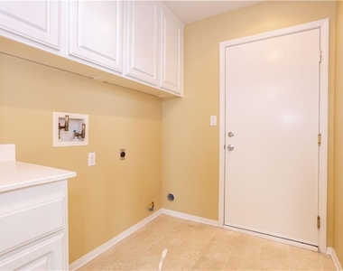 19932 Oakville Court - Photo Thumbnail 16