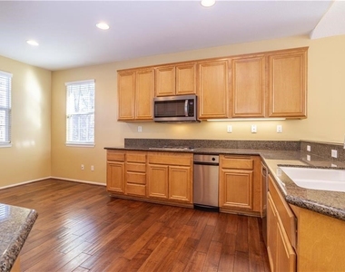 19932 Oakville Court - Photo Thumbnail 7