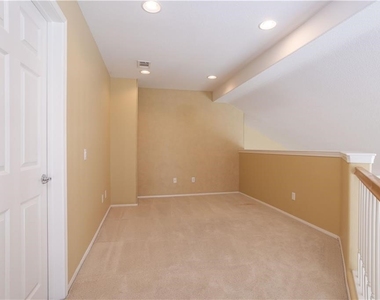 19932 Oakville Court - Photo Thumbnail 8
