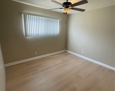 2217 S Grand - Photo Thumbnail 7