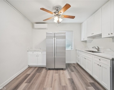 7745 Laurel Canyon Boulevard - Photo Thumbnail 5