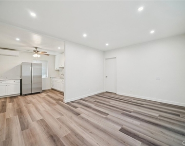 7745 Laurel Canyon Boulevard - Photo Thumbnail 3