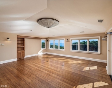 34 Pelican Point - Photo Thumbnail 18