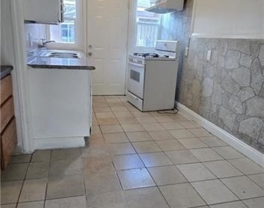 1095 E Nocta Street - Photo Thumbnail 12