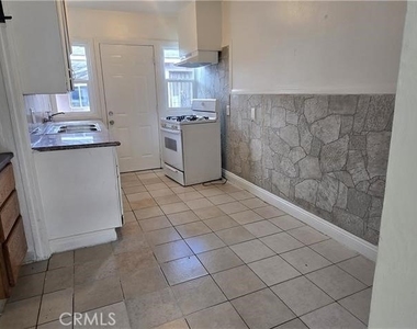 1095 E Nocta Street - Photo Thumbnail 14