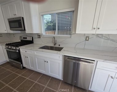 28688 Lavatera Avenue - Photo Thumbnail 6