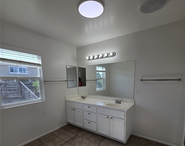 28688 Lavatera Avenue - Photo Thumbnail 9