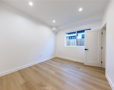 2426 S West View Street - Photo Thumbnail 8