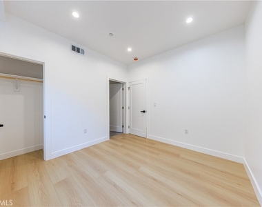 2426 S West View Street - Photo Thumbnail 11