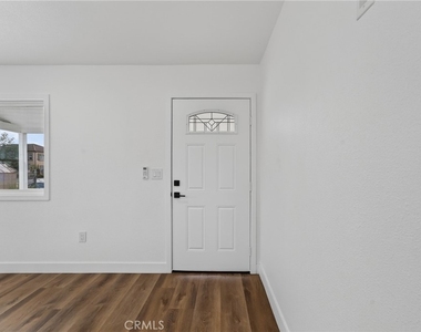 1095 E Phillips Blvd - Photo Thumbnail 4