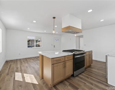1095 E Phillips Blvd - Photo Thumbnail 11