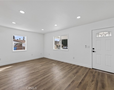 1095 E Phillips Blvd - Photo Thumbnail 6