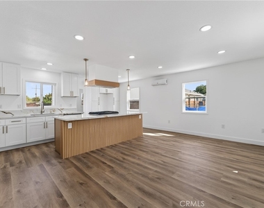 1095 E Phillips Blvd - Photo Thumbnail 3