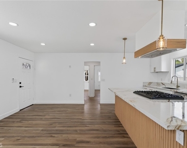 1095 E Phillips Blvd - Photo Thumbnail 9