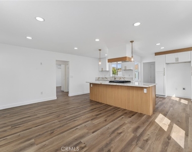 1095 E Phillips Blvd - Photo Thumbnail 10