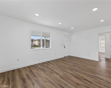 1095 E Phillips Blvd - Photo Thumbnail 7
