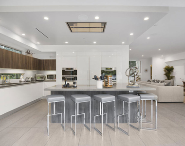 6379 Colgate Avenue - Photo Thumbnail 12