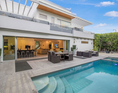 6379 Colgate Avenue - Photo Thumbnail 2