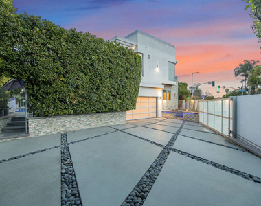 6379 Colgate Avenue - Photo Thumbnail 4