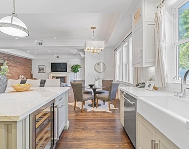 14917 Valley Vista Boulevard - Photo Thumbnail 11